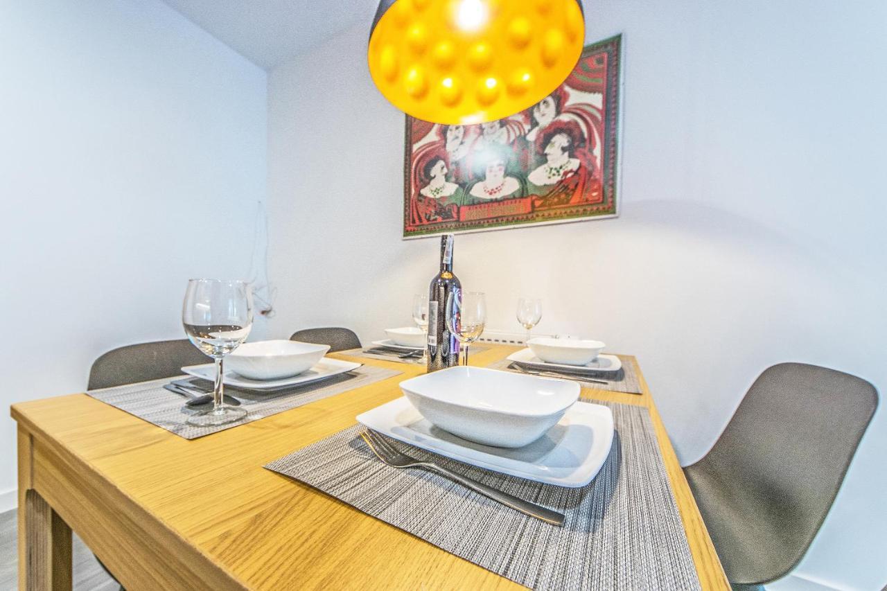 Bh Properties, Apartamenty Teatr Wybrzeze Srodmiescie 格但斯克 外观 照片